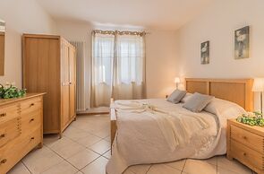 Golden View Apartment