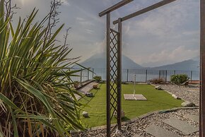 Golden View Apartment