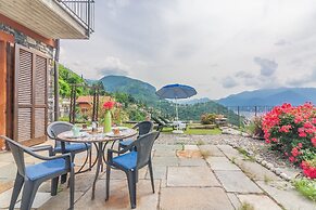 Golden View Apartment