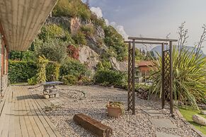 Golden View Apartment