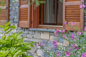 Golden View Apartment