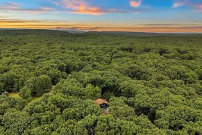 The Evergreen Escape by Avantstay Modern Cabin w/ Volleyball Court & H