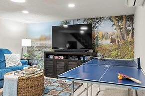 The Bear's Den by Avantstay Prime Location, Renovated w/ Movie & Game 