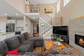 Lakeside Serenity by Avantstay Lakefront, Newly Built, Deck w/ Views!