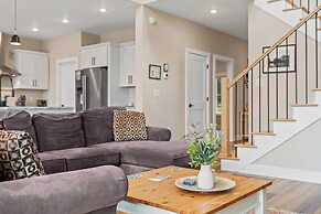 Lakeside Serenity by Avantstay Lakefront, Newly Built, Deck w/ Views!