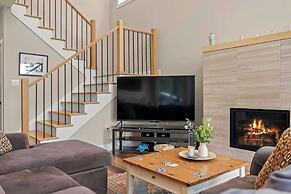 Lakeside Serenity by Avantstay Lakefront, Newly Built, Deck w/ Views!