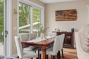 Lakeside Serenity by Avantstay Lakefront, Newly Built, Deck w/ Views!