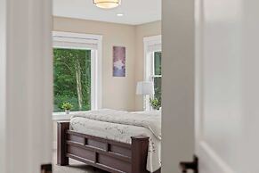 Lakeside Serenity by Avantstay Lakefront, Newly Built, Deck w/ Views!