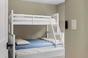 Lakeside Serenity by Avantstay Lakefront, Newly Built, Deck w/ Views!