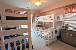 Waves 'n Wooder by Avantstay Swimspa + Game Room, Walk to Beach