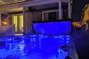 Waves 'n Wooder by Avantstay Swimspa + Game Room, Walk to Beach