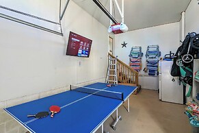 Waves 'n Wooder by Avantstay Swimspa + Game Room, Walk to Beach