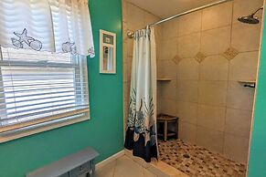 Waves 'n Wooder by Avantstay Swimspa + Game Room, Walk to Beach