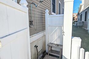 Waves 'n Wooder by Avantstay Swimspa + Game Room, Walk to Beach