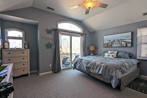 Waves 'n Wooder by Avantstay Swimspa + Game Room, Walk to Beach