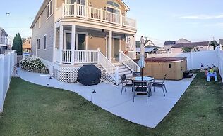 Waves 'n Wooder by Avantstay Swimspa + Game Room, Walk to Beach
