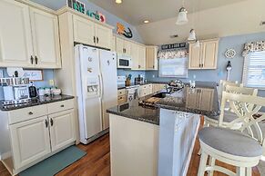Waves 'n Wooder by Avantstay Swimspa + Game Room, Walk to Beach