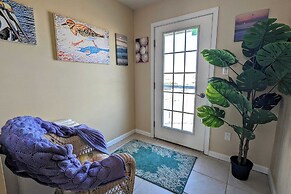 Waves 'n Wooder by Avantstay Swimspa + Game Room, Walk to Beach