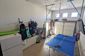 Waves 'n Wooder by Avantstay Swimspa + Game Room, Walk to Beach