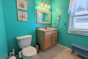 Waves 'n Wooder by Avantstay Swimspa + Game Room, Walk to Beach