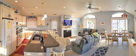 Waves 'n Wooder by Avantstay Swimspa + Game Room, Walk to Beach