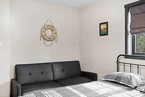 The Breck by Avantstay Modern 6bdr Cabin w/ Hot Tub & Game Room