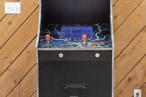 The Breck by Avantstay Modern 6bdr Cabin w/ Hot Tub & Game Room