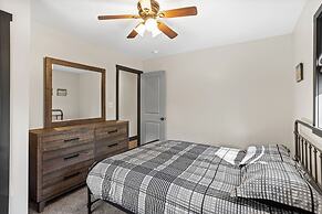 The Breck by Avantstay Modern 6bdr Cabin w/ Hot Tub & Game Room