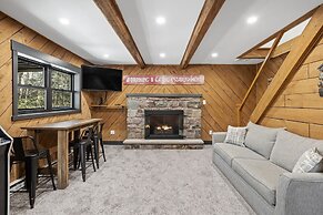 The Breck by Avantstay Modern 6bdr Cabin w/ Hot Tub & Game Room