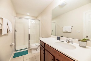 Sunny Retreat-colorful Home Pool Great Location