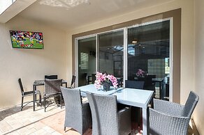 Sunny Retreat-colorful Home Pool Great Location