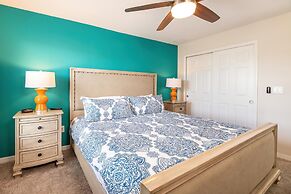 Sunny Retreat-colorful Home Pool Great Location