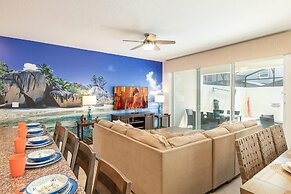 Sunny Retreat-colorful Home Pool Great Location