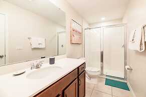 Sunny Retreat-colorful Home Pool Great Location