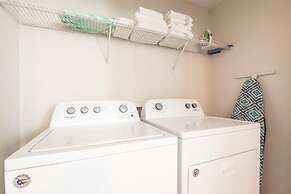 Sunny Retreat-colorful Home Pool Great Location