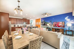 Sunny Retreat-colorful Home Pool Great Location