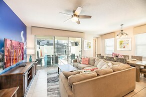 Sunny Retreat-colorful Home Pool Great Location