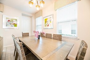 Sunny Retreat-colorful Home Pool Great Location