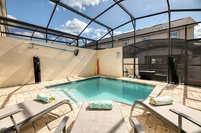 Sunny Retreat-colorful Home Pool Great Location