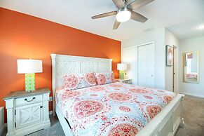 Sunny Retreat-colorful Home Pool Great Location