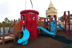 Sunny Retreat-colorful Home Pool Great Location