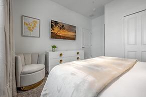 Luxury Chic Modern Home Prime Location