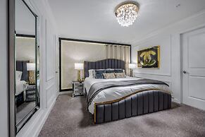 Luxury Chic Modern Home Prime Location