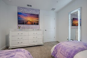 Luxury Chic Modern Home Prime Location