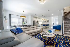 Luxury Chic Modern Home Prime Location