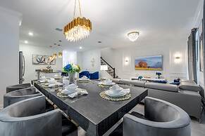 Luxury Chic Modern Home Prime Location