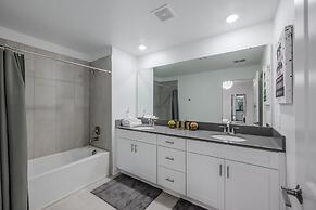 Luxury Chic Modern Home Prime Location