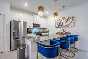 Luxury Chic Modern Home Prime Location