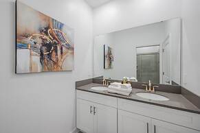 Luxury Chic Modern Home Prime Location