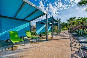 Luxury Chic Modern Home Prime Location